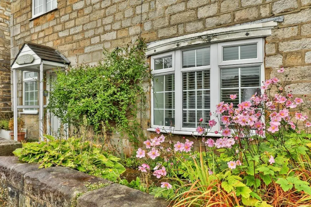 Three Bedroom Countryside Cottage Darley 0*,