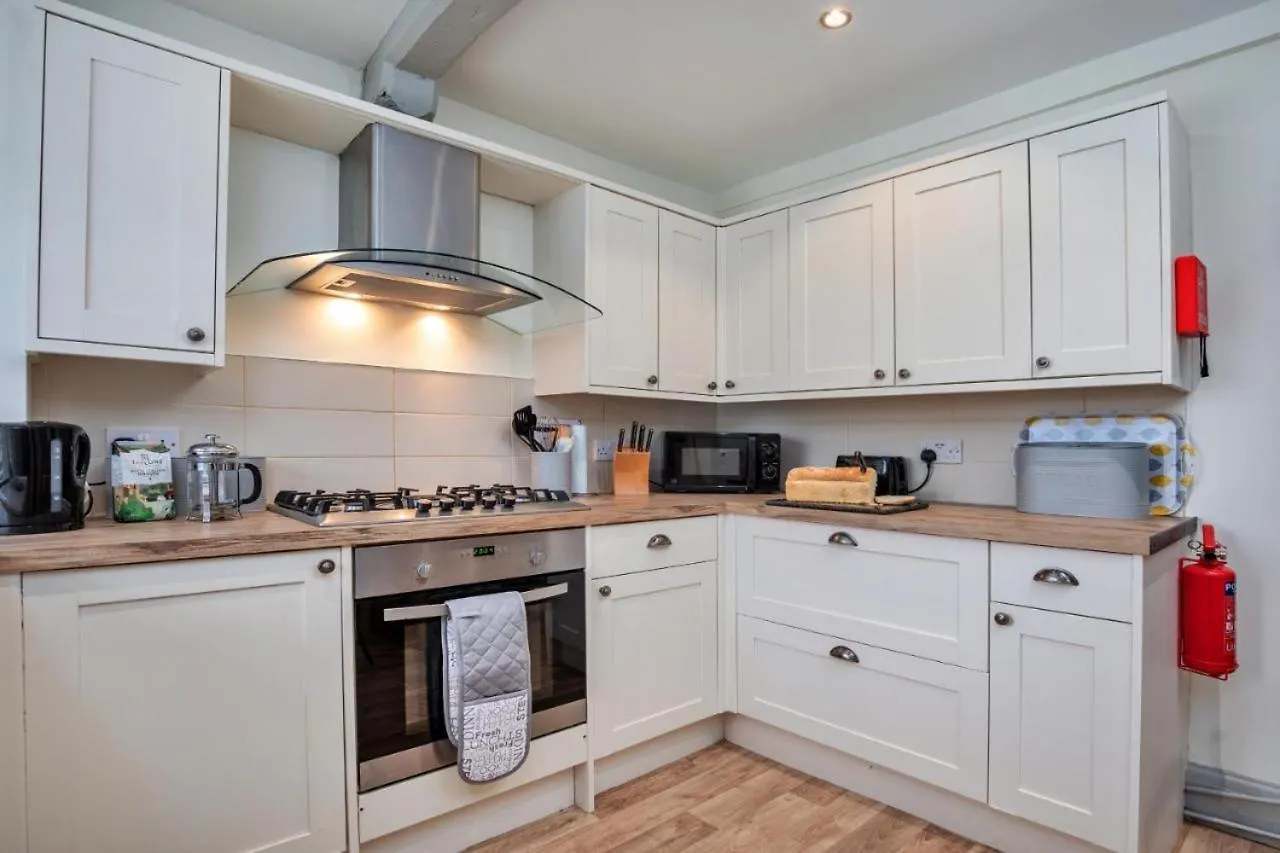 Three Bedroom Countryside Cottage Darley