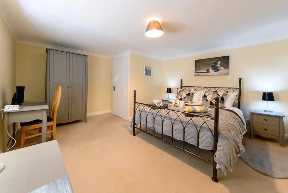 Three Bedroom Countryside Cottage Darley 0*,
