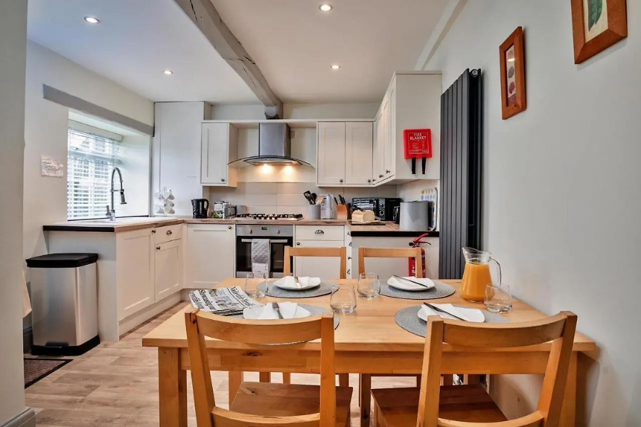 Three Bedroom Countryside Cottage Darley بيت للعطل