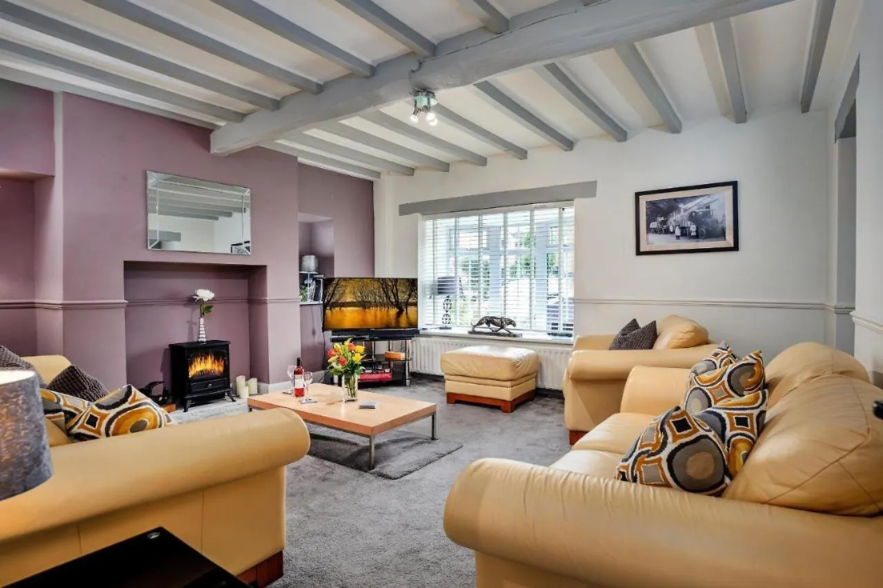 Three Bedroom Countryside Cottage Darley بيت للعطل